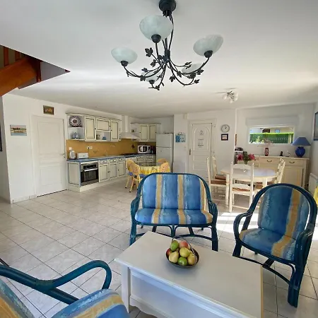 In A Location, Near The Holiday home Hauteville-sur-Mer
